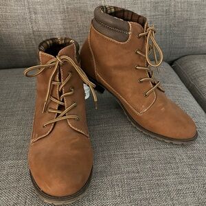 Eddie Bauer Women’s Tan Chukka Boots